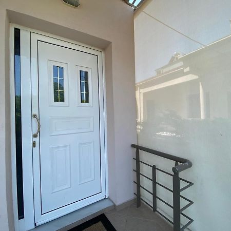 Cozy And Quiet Mini City Apartment ตริกาลา ภายนอก รูปภาพ
